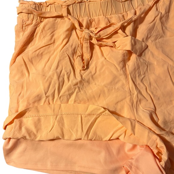 Torrid shorts/ size- 1 / color : peach nectar - Picture 3 of 5